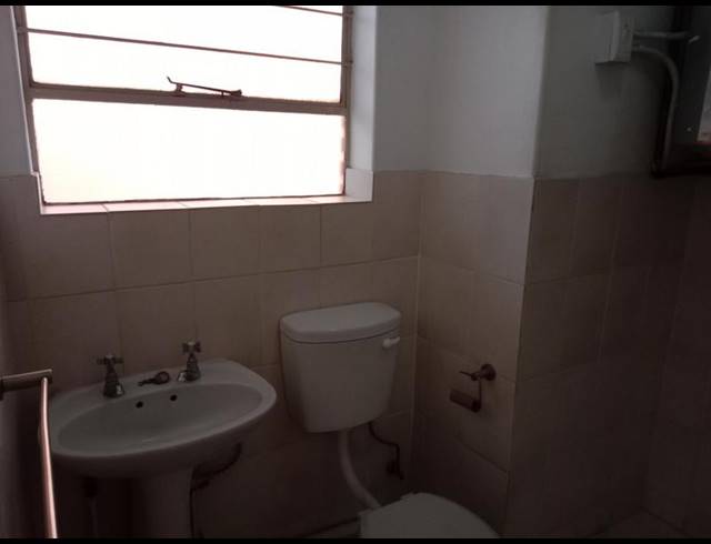 1 BEDROOM APARTMENT FOR SALE IN MALVERN EAST EXT